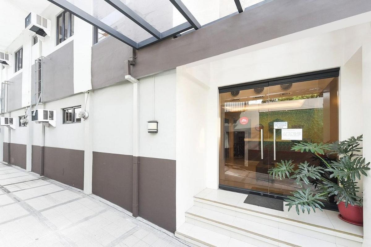The Chipper Hotel Quezon City Exterior photo